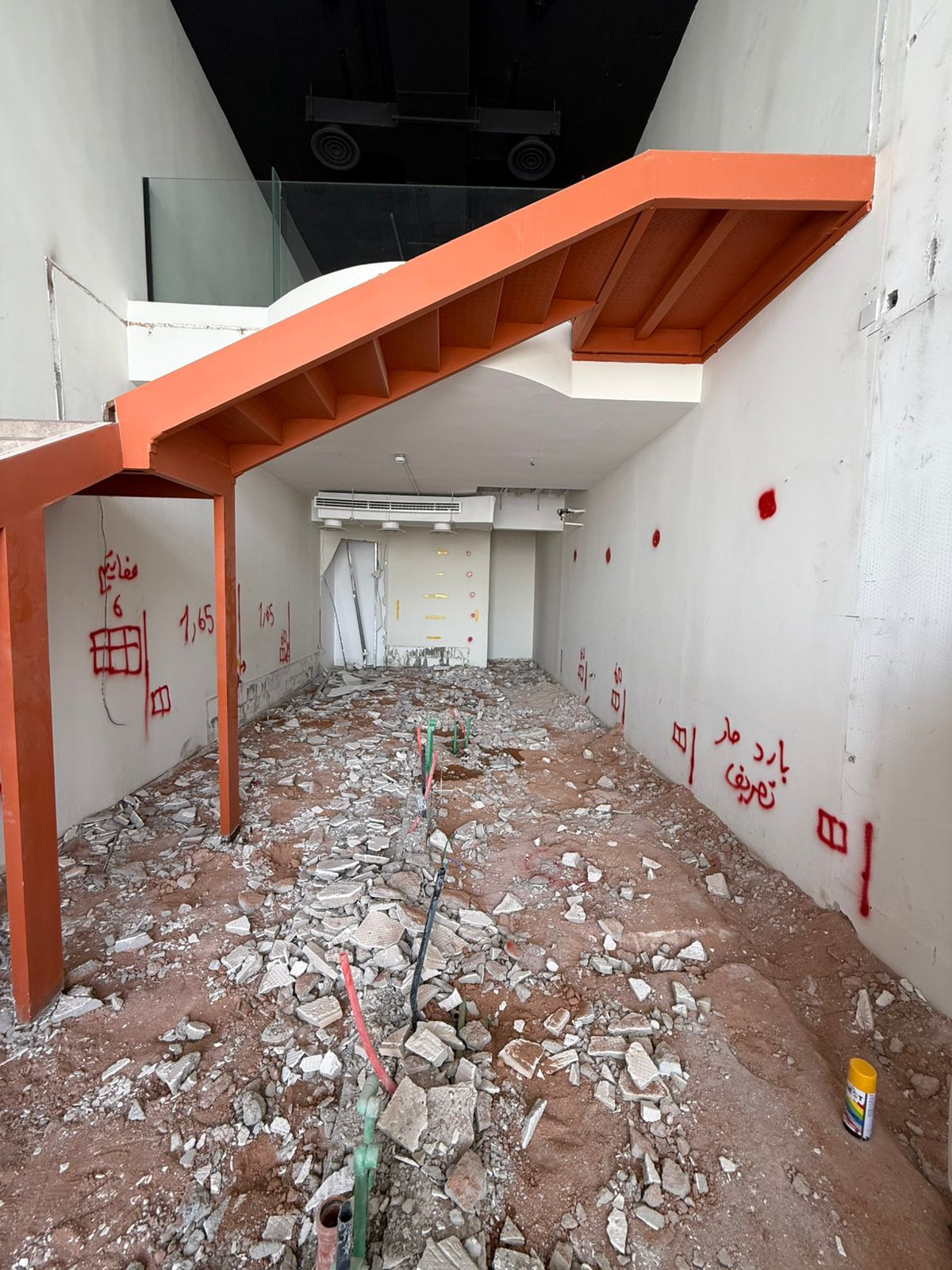 تصميم و ترميم صالون نسائي فاخر في الرياض