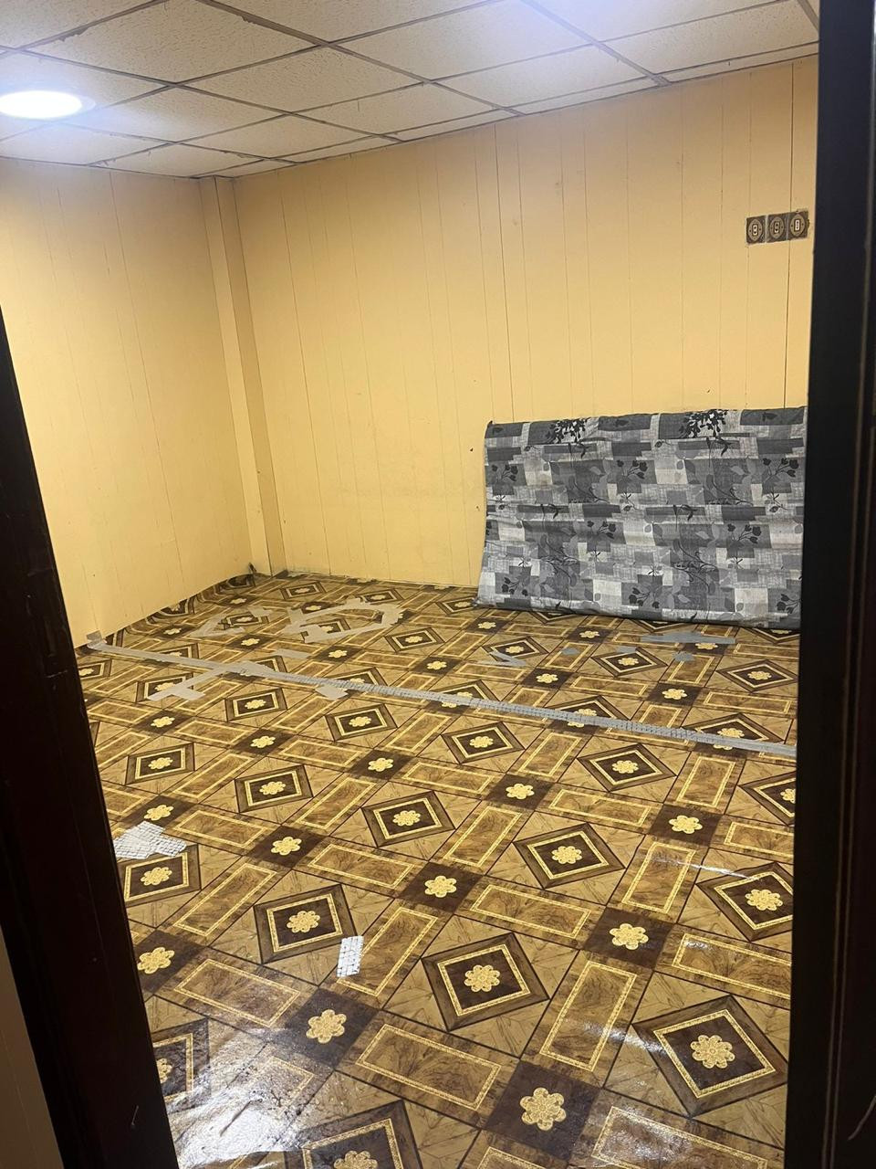 In 2BHK flat one Single room is for rent