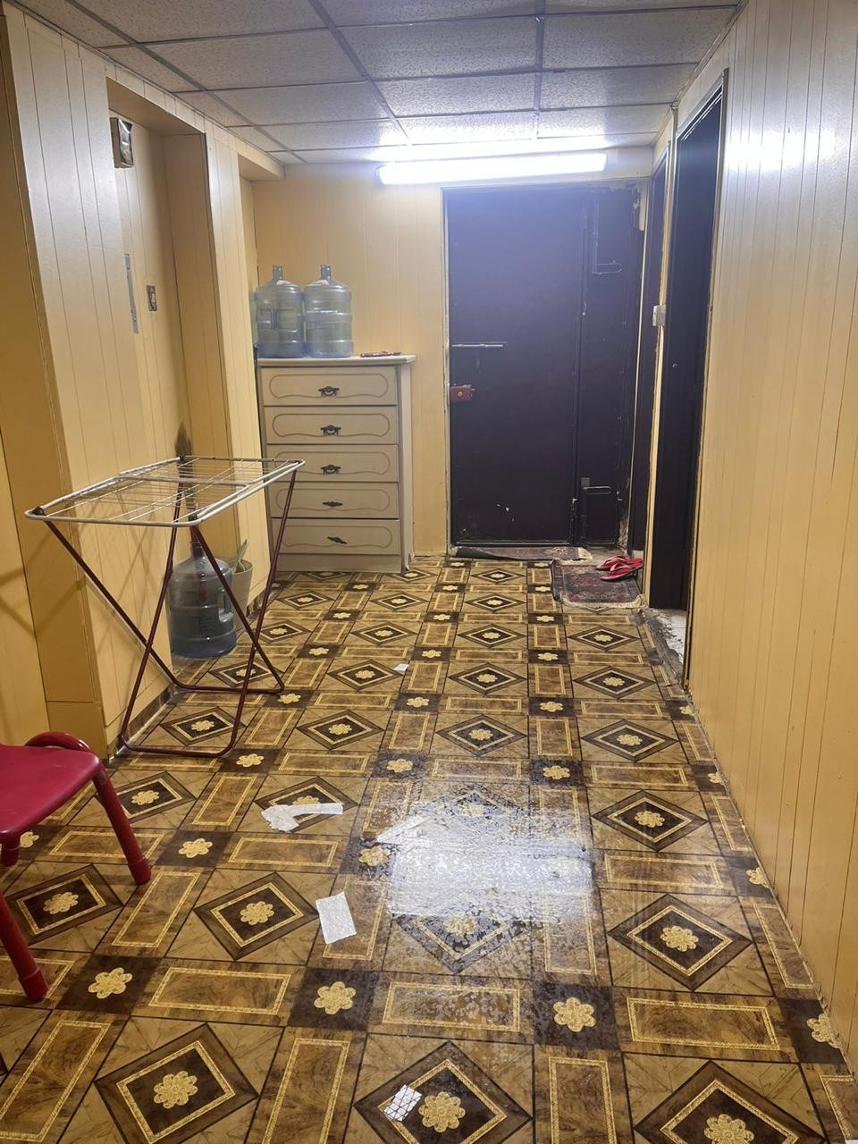 In 2BHK flat one Single room is for rent