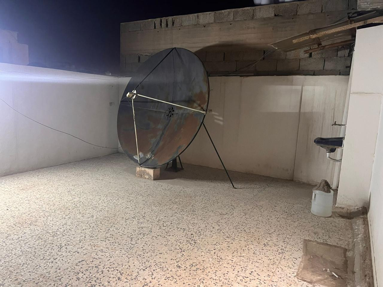 In 2BHK flat one Single room is for rent