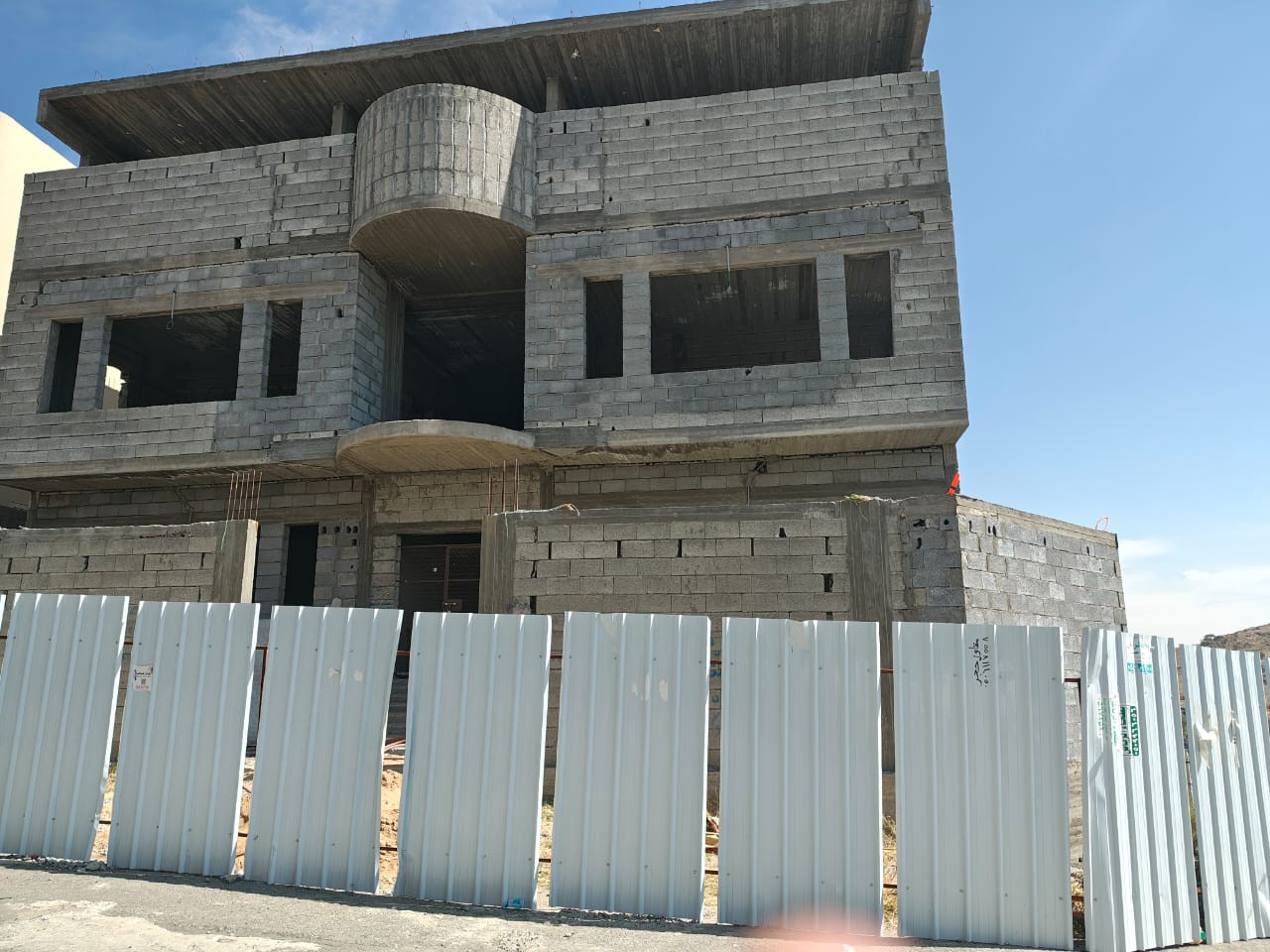 واجهة فيلا زاويا مودرن فخمة في الطائف