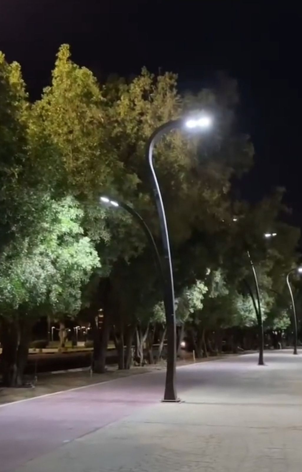 انارة واعمدة ديكوريه واعمدة شوارع وكشافات وفوانيس ومجسمات جماليه