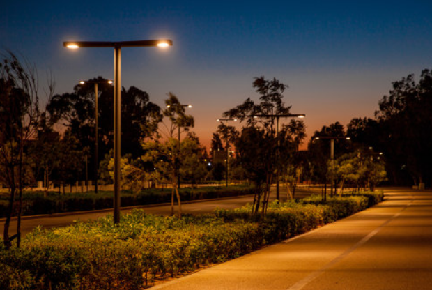 انارة واعمدة ديكوريه واعمدة شوارع وكشافات وفوانيس ومجسمات جماليه