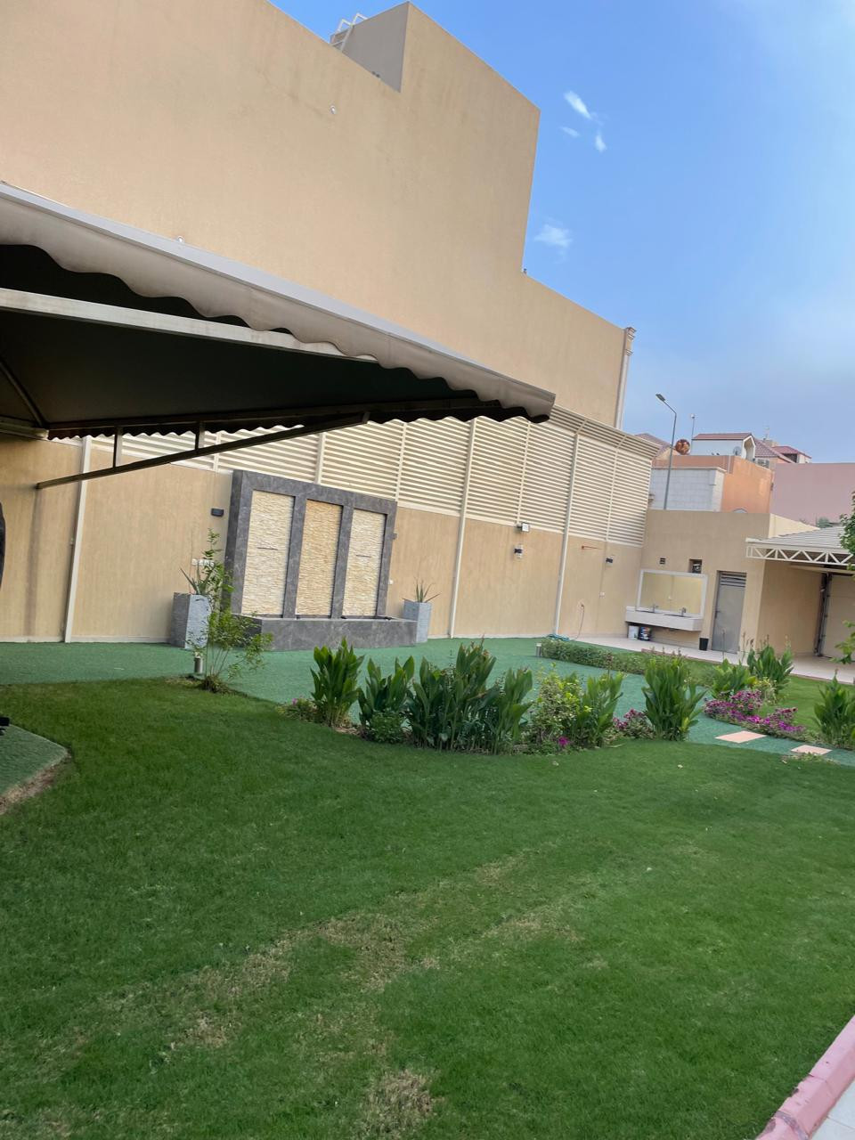 تصميم و تنفيذ لاندسكيب منزلي فاخر في الرياض