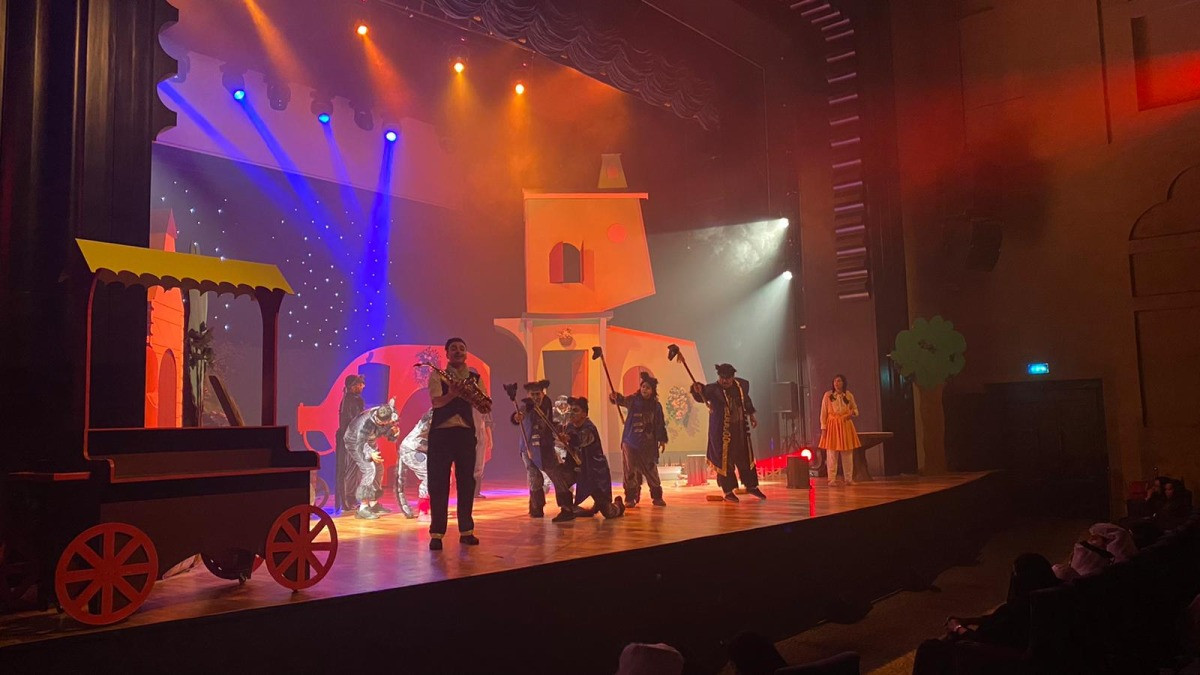 📢  تجهيز المسارح والقاعات