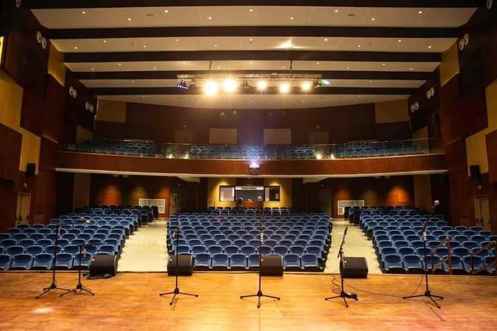 📢  تجهيز المسارح والقاعات