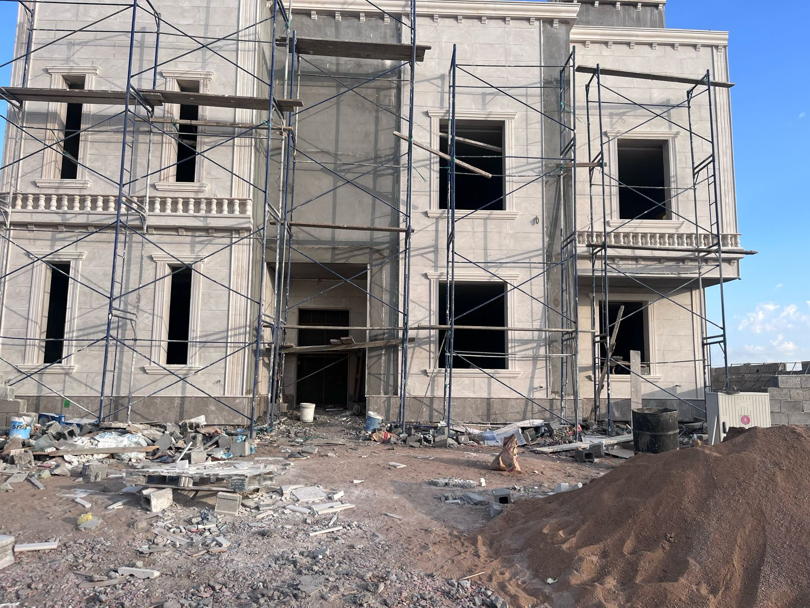 تشطيب واجهات كسر رخام و حجر و رجام و بروفايل بجودة و ضمان شامل التصميم المجاني في الرياض