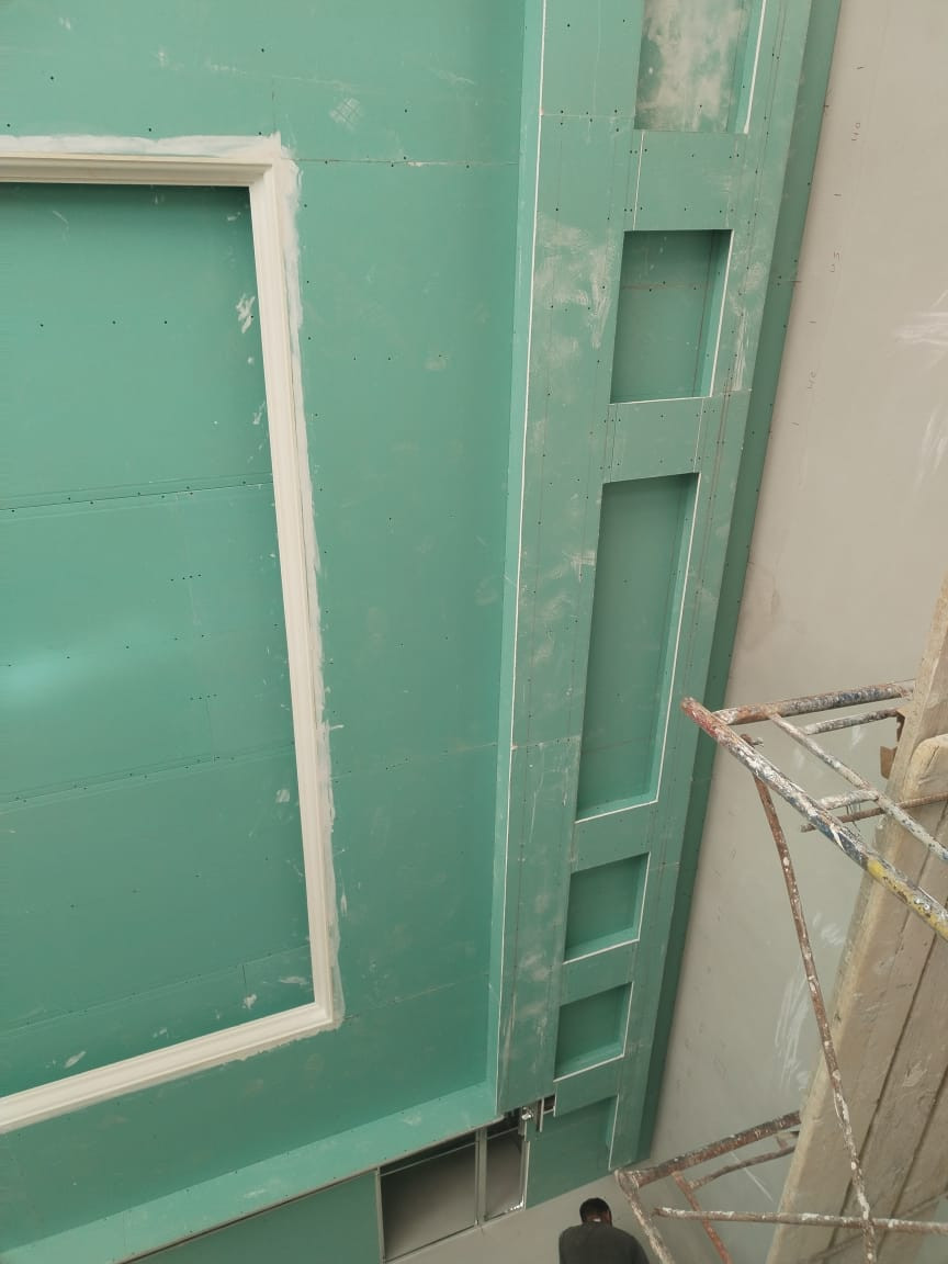 تشطيب اسقف و جدران جبس عادي و فرنسي و جبس بورد اخضر و احمر شامل التصميم المجاني