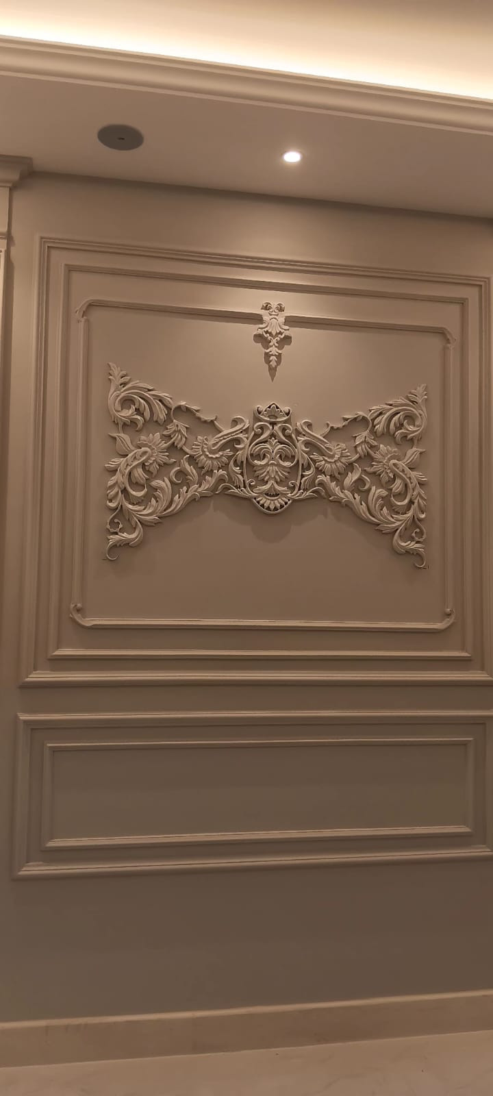 تشطيب اسقف و جدران جبس عادي و فرنسي و جبس بورد اخضر و احمر شامل التصميم المجاني