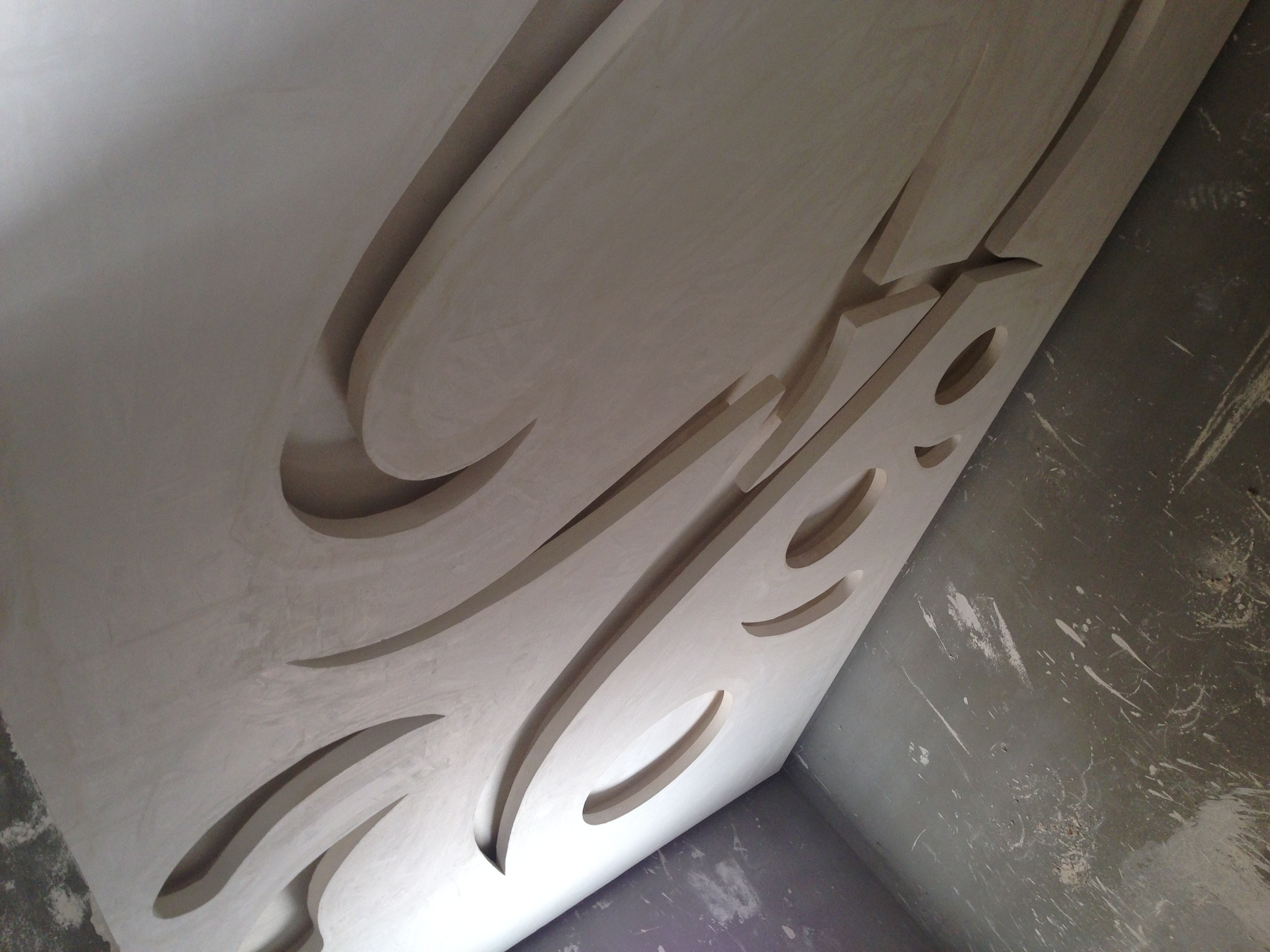 تشطيب جبس عادي و جبس بورد فني مغربي و هندي محترف في الرياض