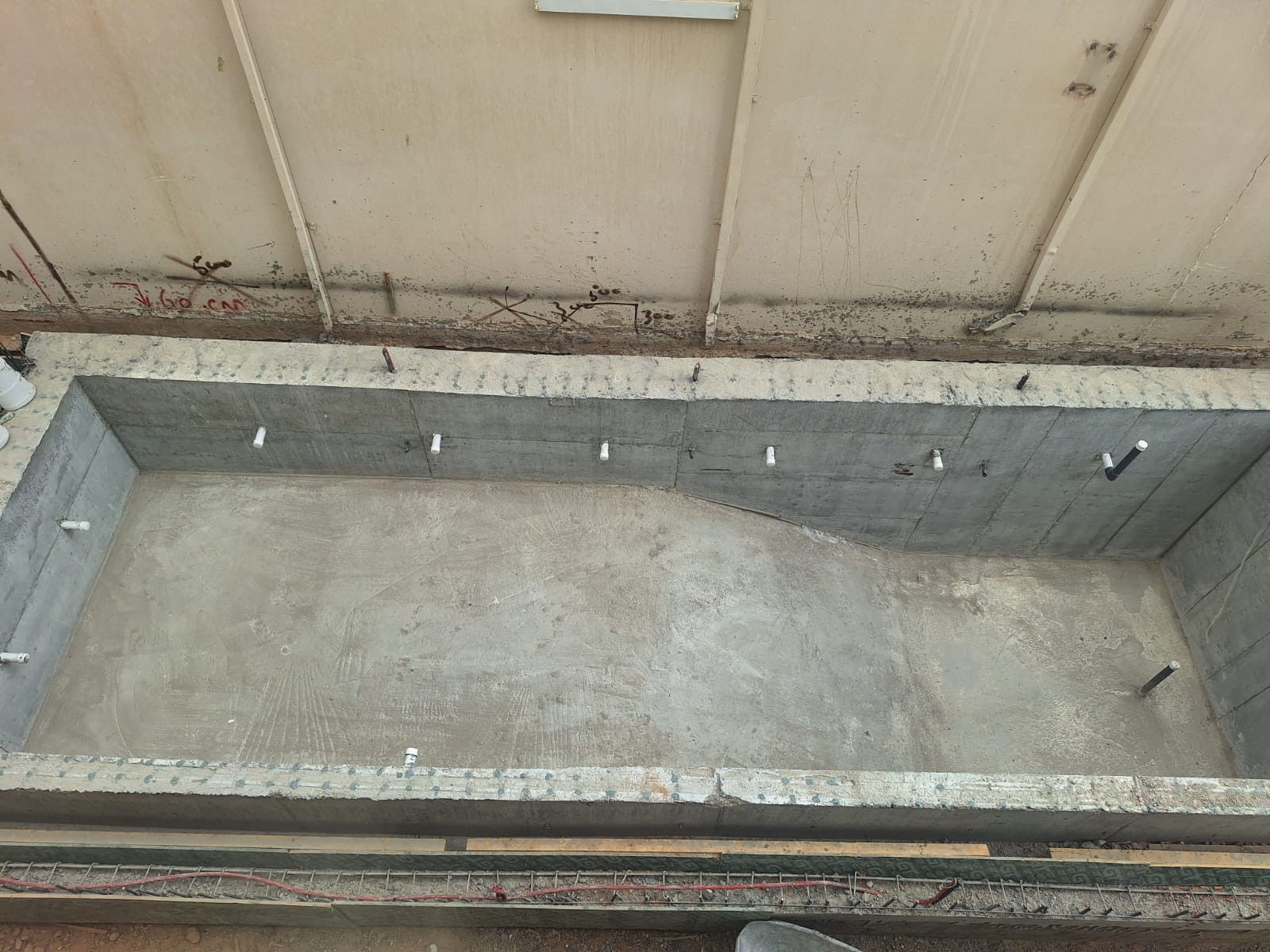 جاكوزي حار وبارد فاخرة مع كروزا للمسابح بالرياض