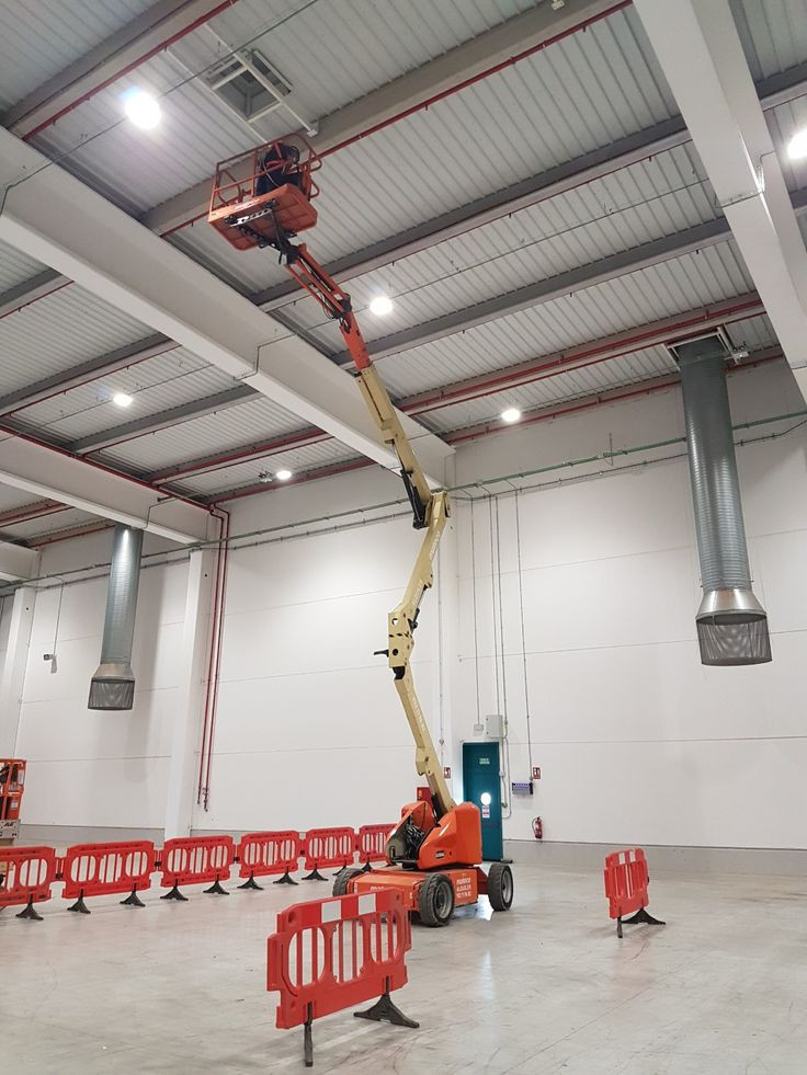 سقالات كهربائيه للايجار