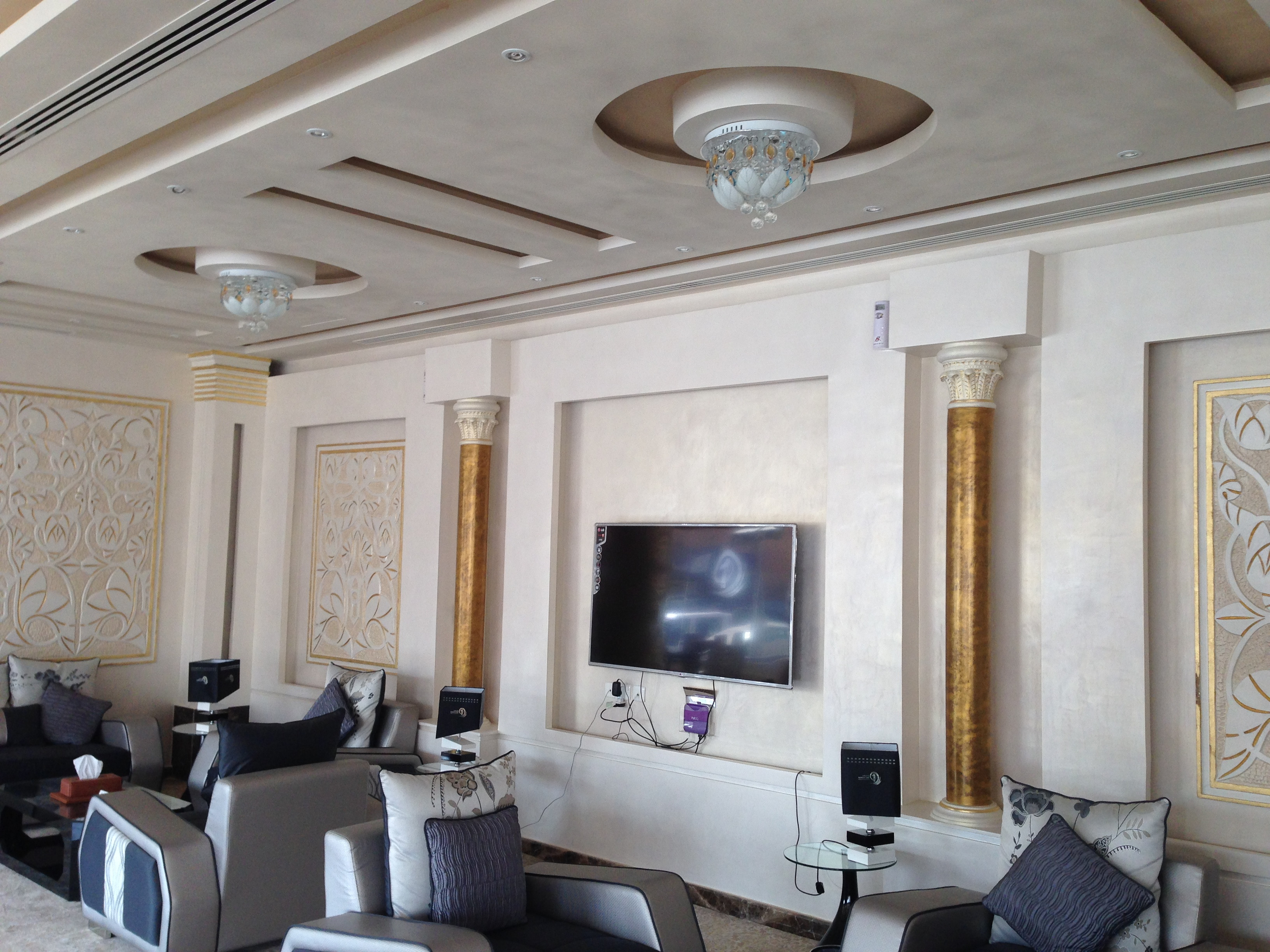 تشطيب و تصميم صالة إستقبال و لوبي فندقي في الرياض