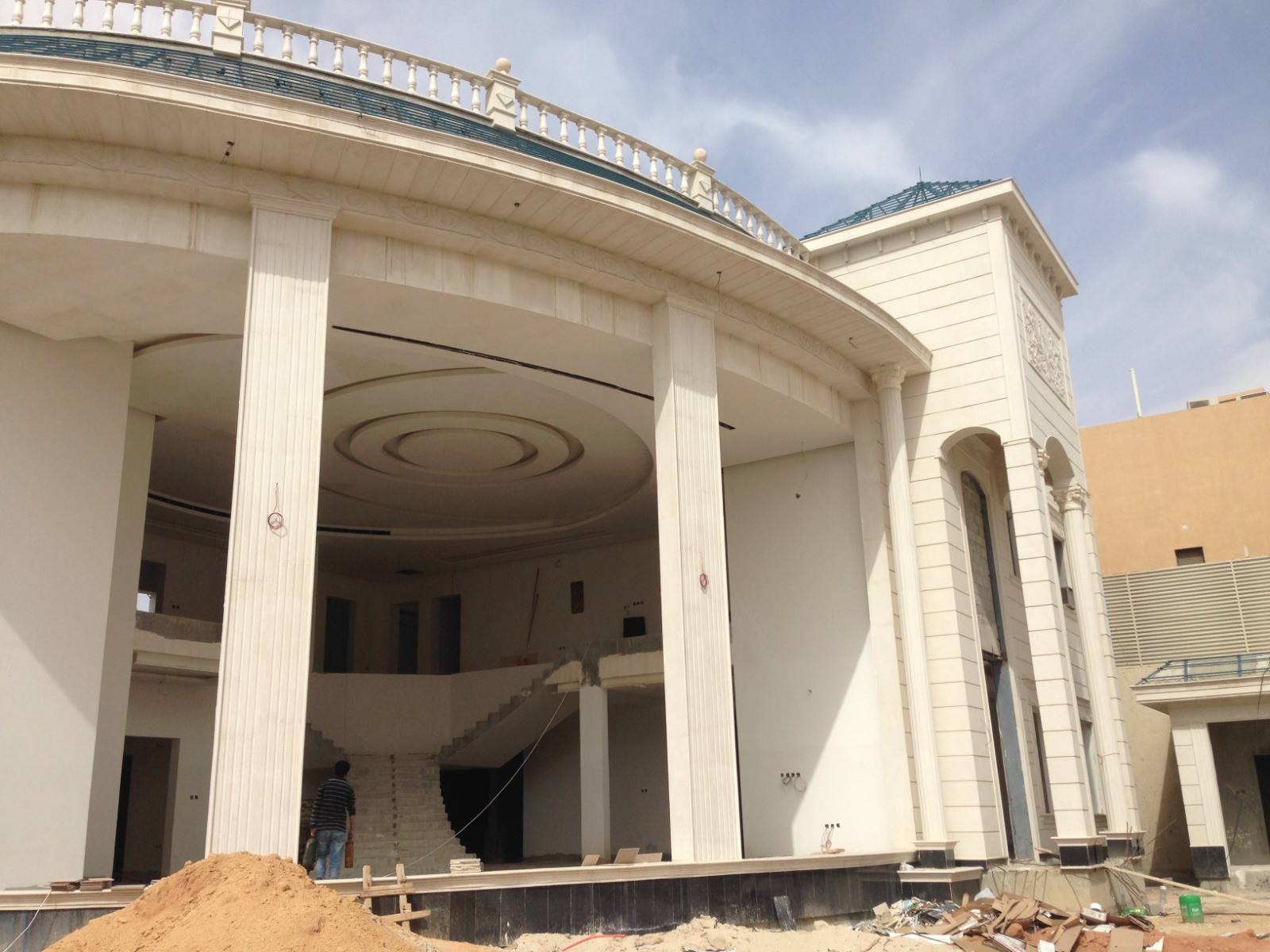 تصميم و تشطيب واجهات قصور فخمة في الرياض