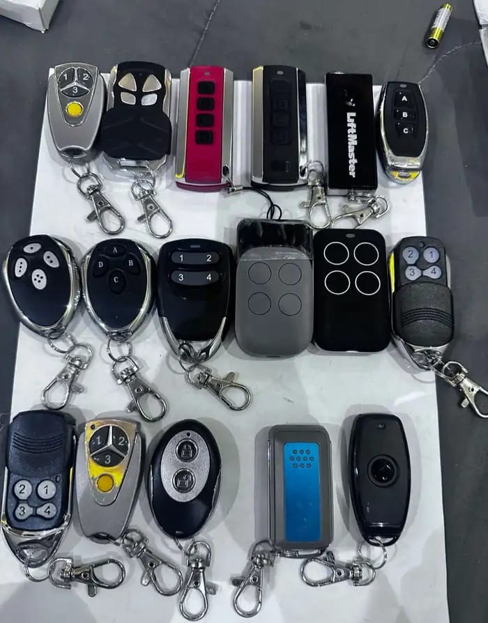 فني صيانه ابواب الكراج و ابواب الرول الكراش