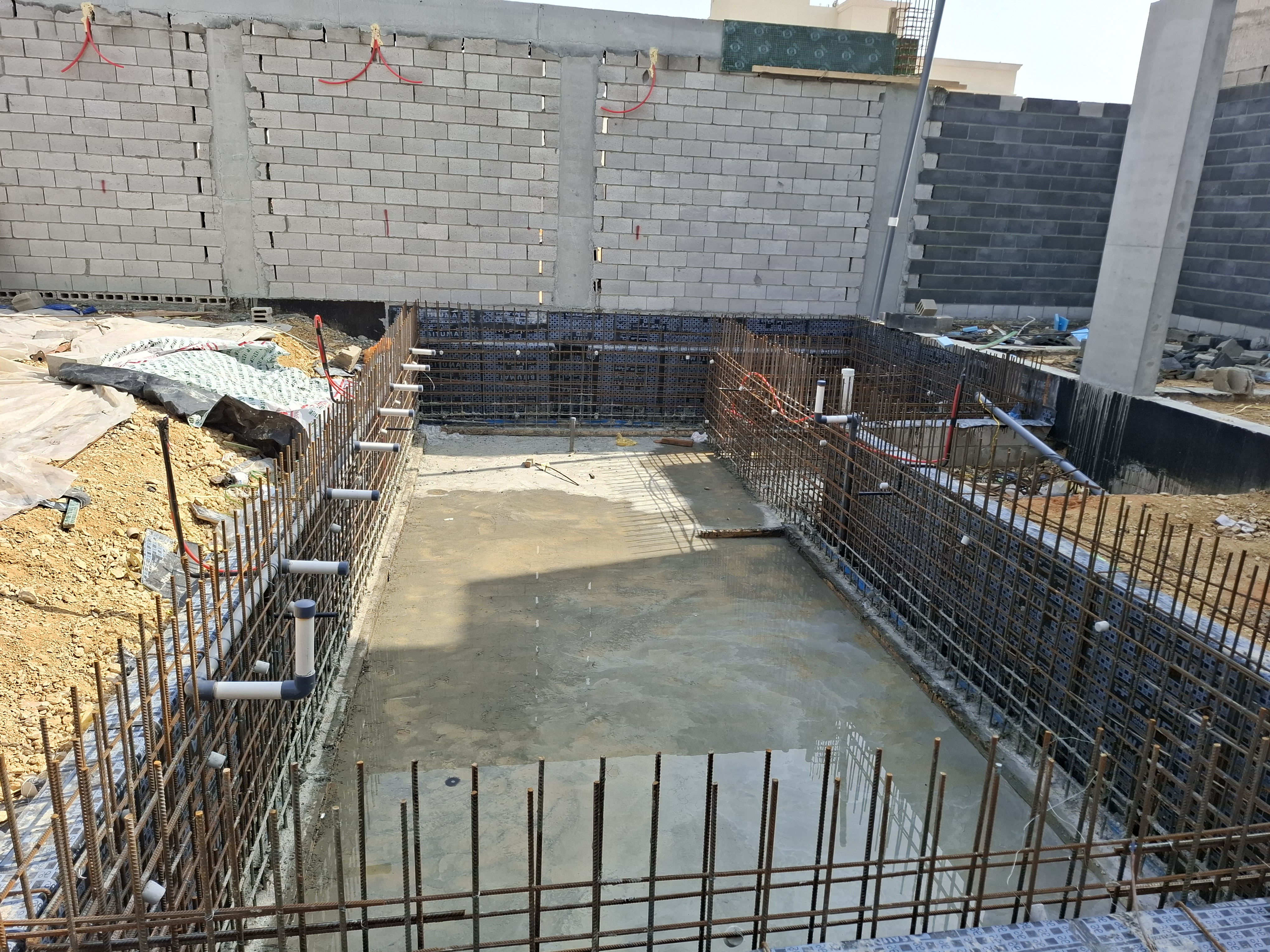 نوافير وشلالات ديكورية فاخرة مع كروزا للمسابح بالرياض