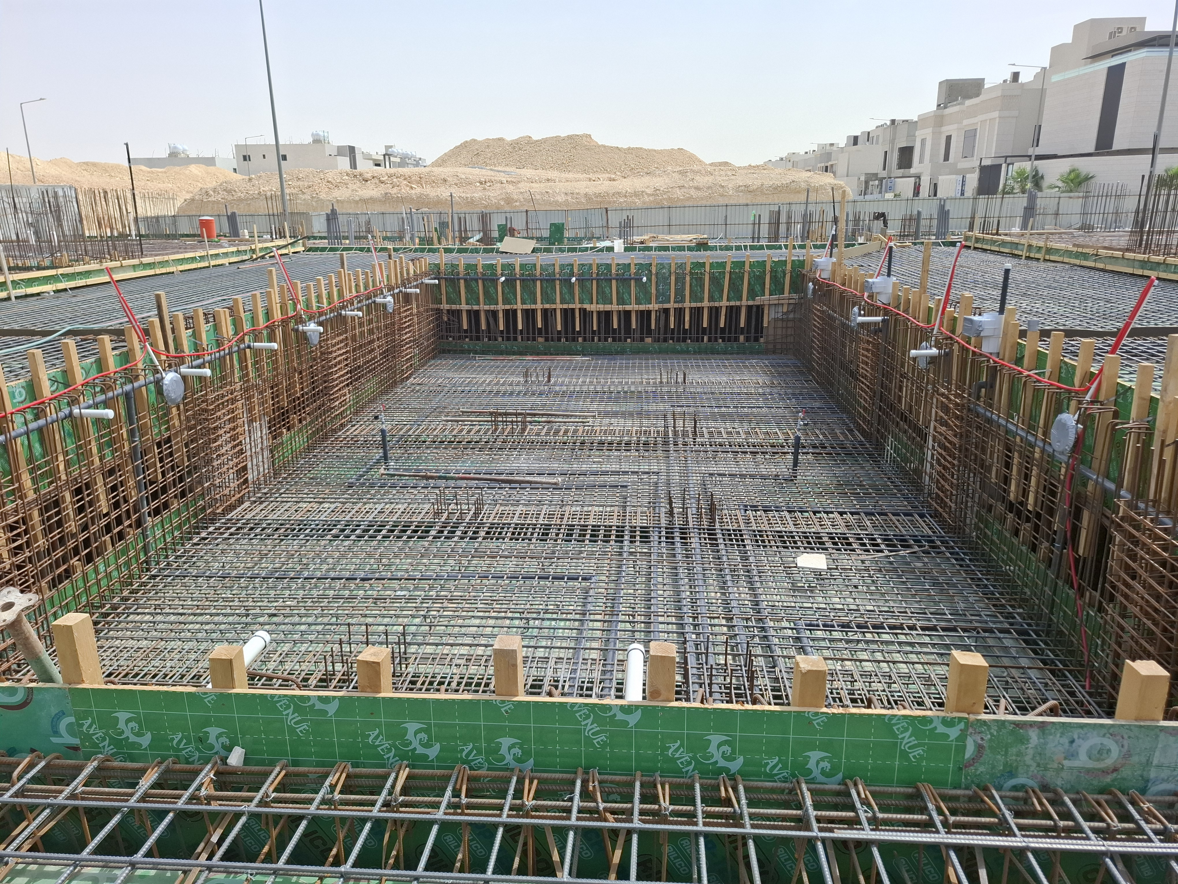 نوافير وشلالات ديكورية فاخرة مع كروزا للمسابح بالرياض