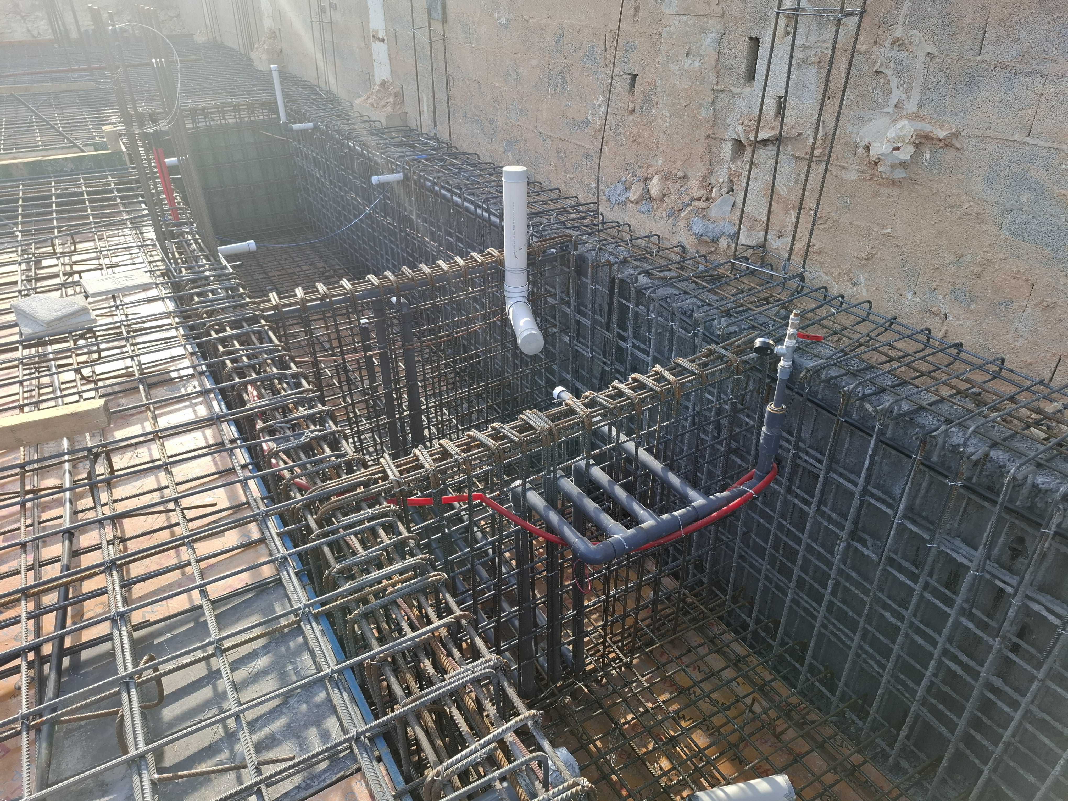 أنظمة الحقن والتعقيم الأوتوماتيكية للمسابح مع كروزا للمسابح بالرياض