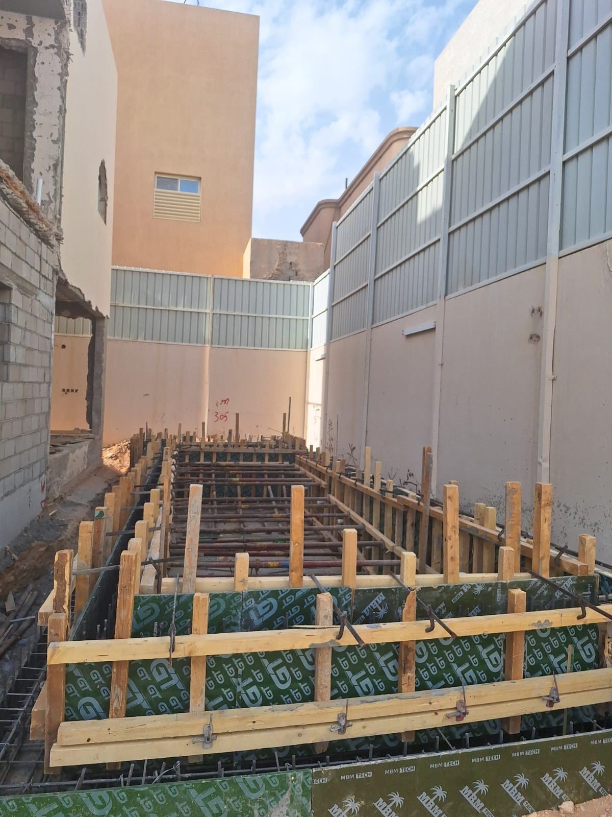 روبوت تنظيف المسابح بالرياض من كروزا للمسابح روبوت مسبح