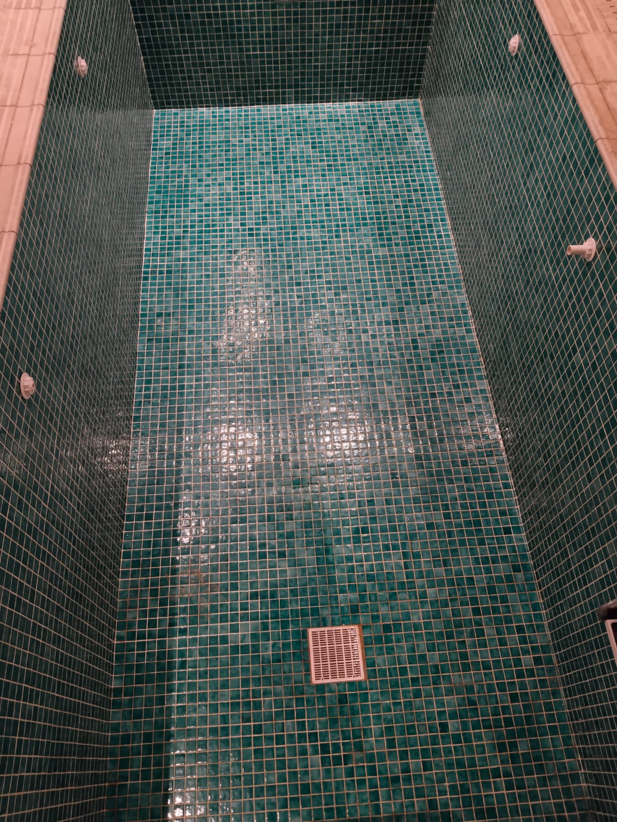 روبوت تنظيف مسبح — روبوت تنظيف المسابح بالرياض روبوت مسبح