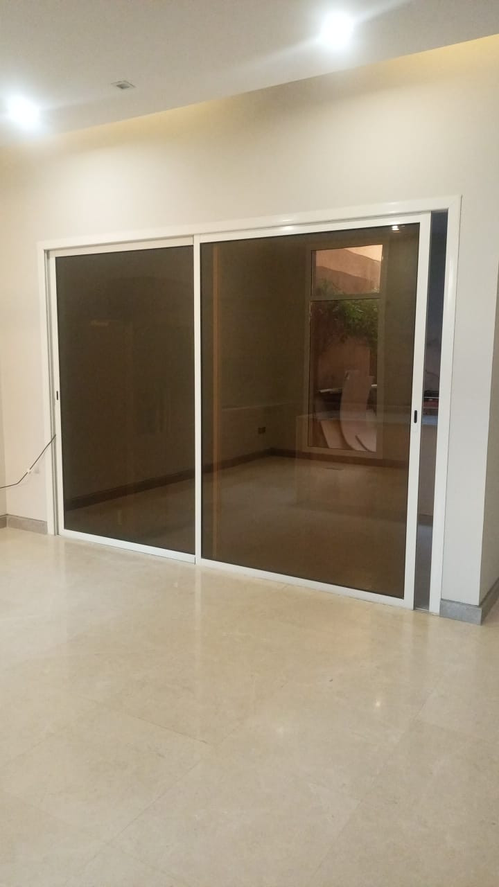 فني المنيوم تفصيل وصيانه جميع اعمال الالمنيوم