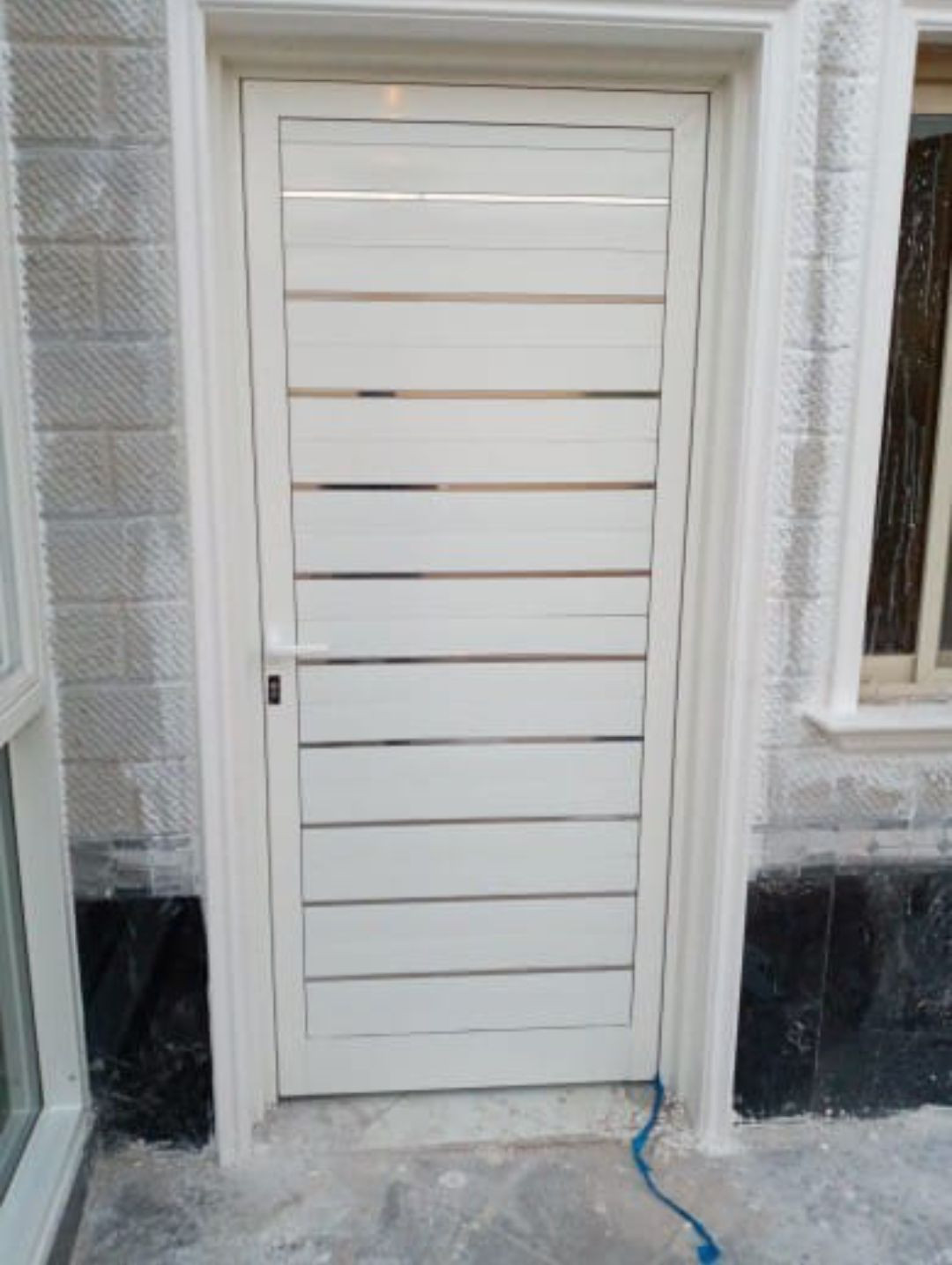 فني المنيوم تفصيل وصيانه جميع اعمال الالمنيوم