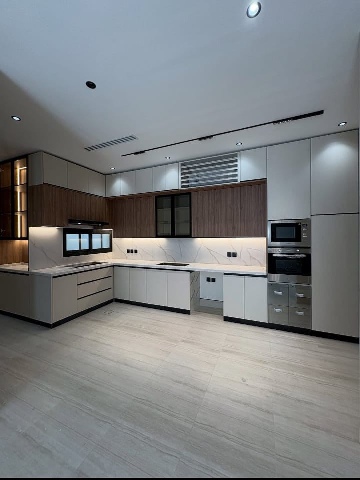 فني المنيوم تفصيل وصيانه جميع اعمال الالمنيوم