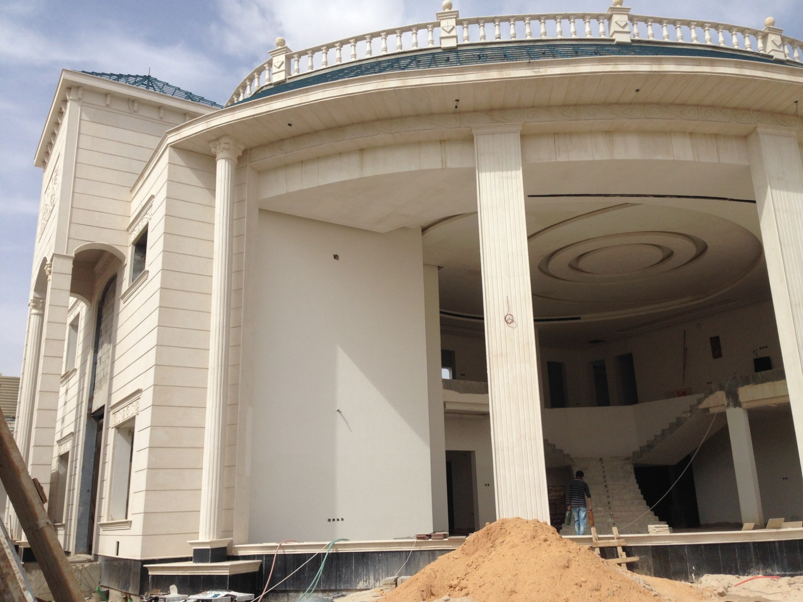 واجهة قصر فاخر بالرياض حي حطين من أعمال المصمم سائد القنبر