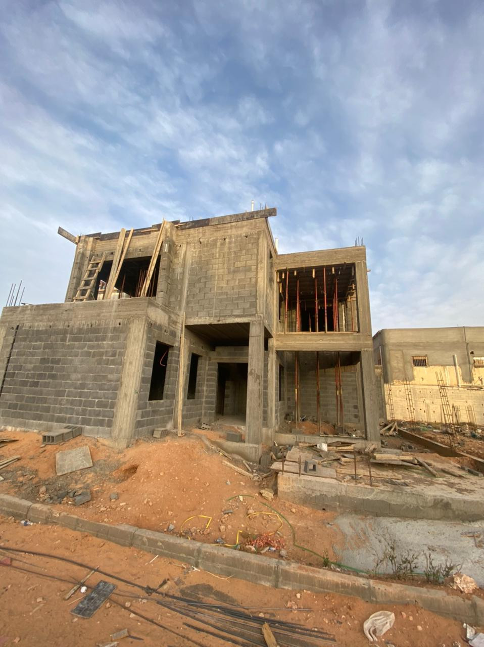 واجهة فيلا مودرن رخام ترفنتينو و رشة عنوان القهوة في الرياض