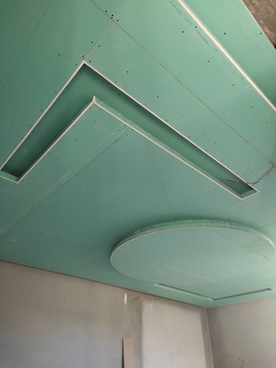 تشطيب جبس بورد مدى أخضر بالرياض حديد 6 ملم فشر نحاس شامل تصميم إشراف و الضريبة المتر 50 ريال