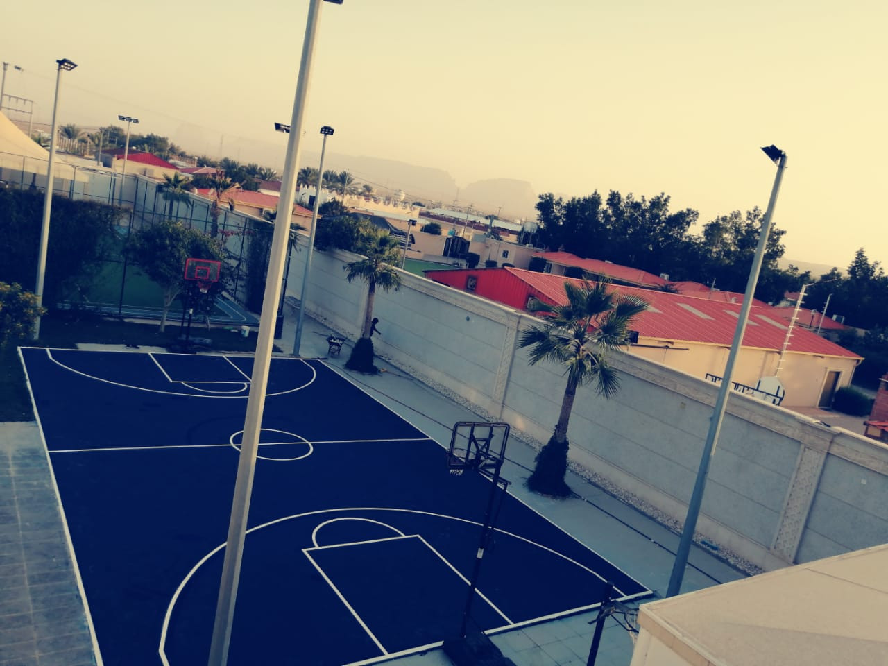 توريد مواد وتركيب ملاعب عشب صناعي وارضيات مطاطيه وملاعب اكريليك بأفضل الأسعار