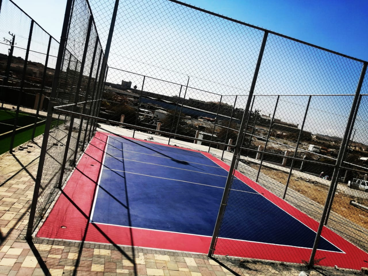 توريد مواد وتركيب ملاعب عشب صناعي وارضيات مطاطيه وملاعب اكريليك بأفضل الأسعار