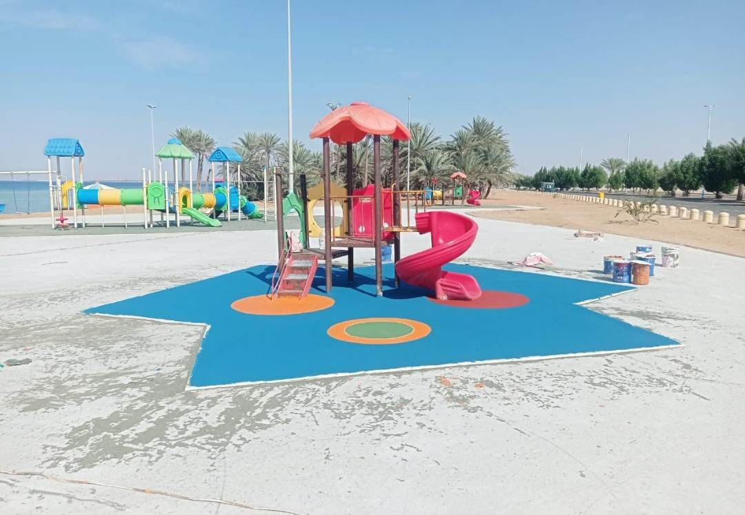 توريد مواد وتركيب ملاعب عشب صناعي وارضيات مطاطيه وملاعب اكريليك بأفضل الأسعار