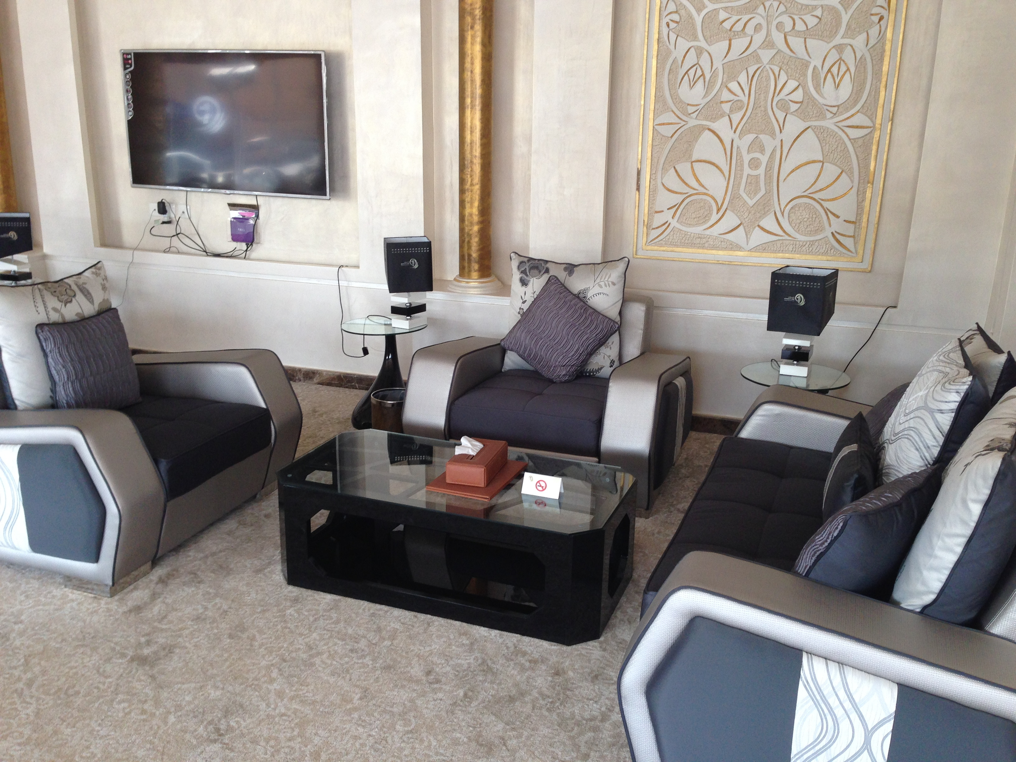 تصميم و تشطيب لوبي إستقبال فندقي في الرياض 0531226345