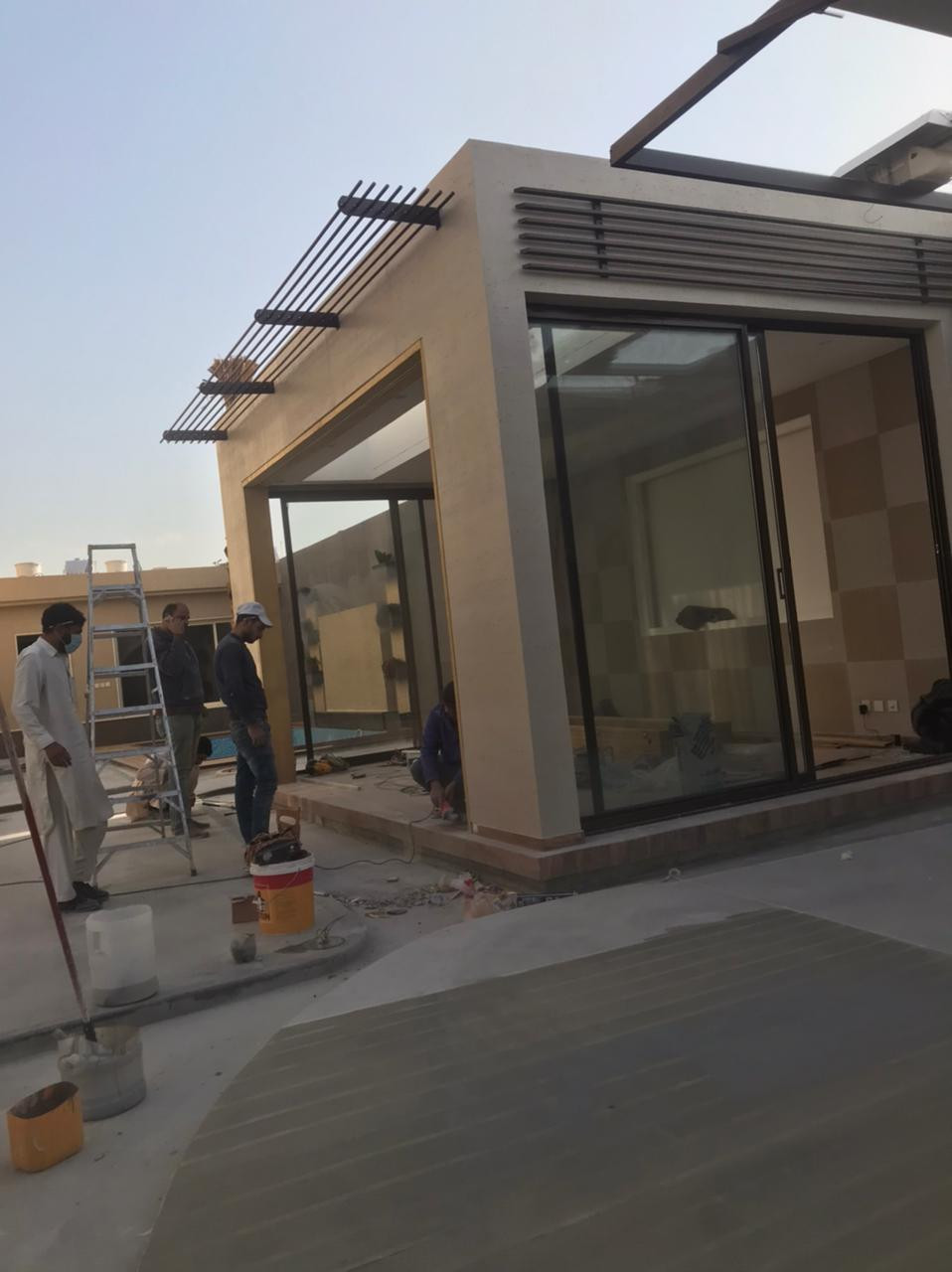 تشطيب ملاحق خارجية و غرف زجاجية فخمة في الرياض