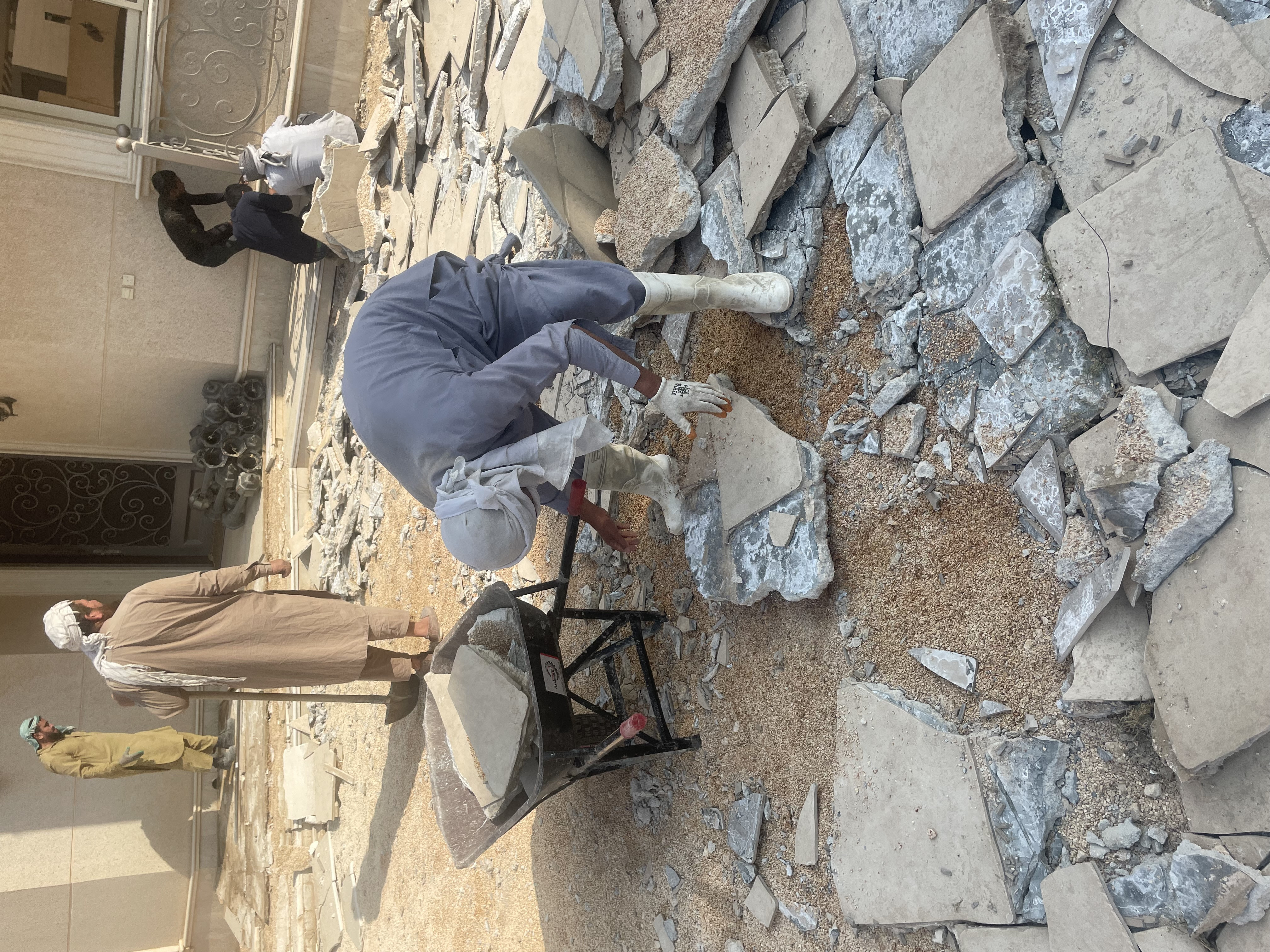 مشرف تشطيبات و مراقبة و إستلام مواقع محترف في الرياض