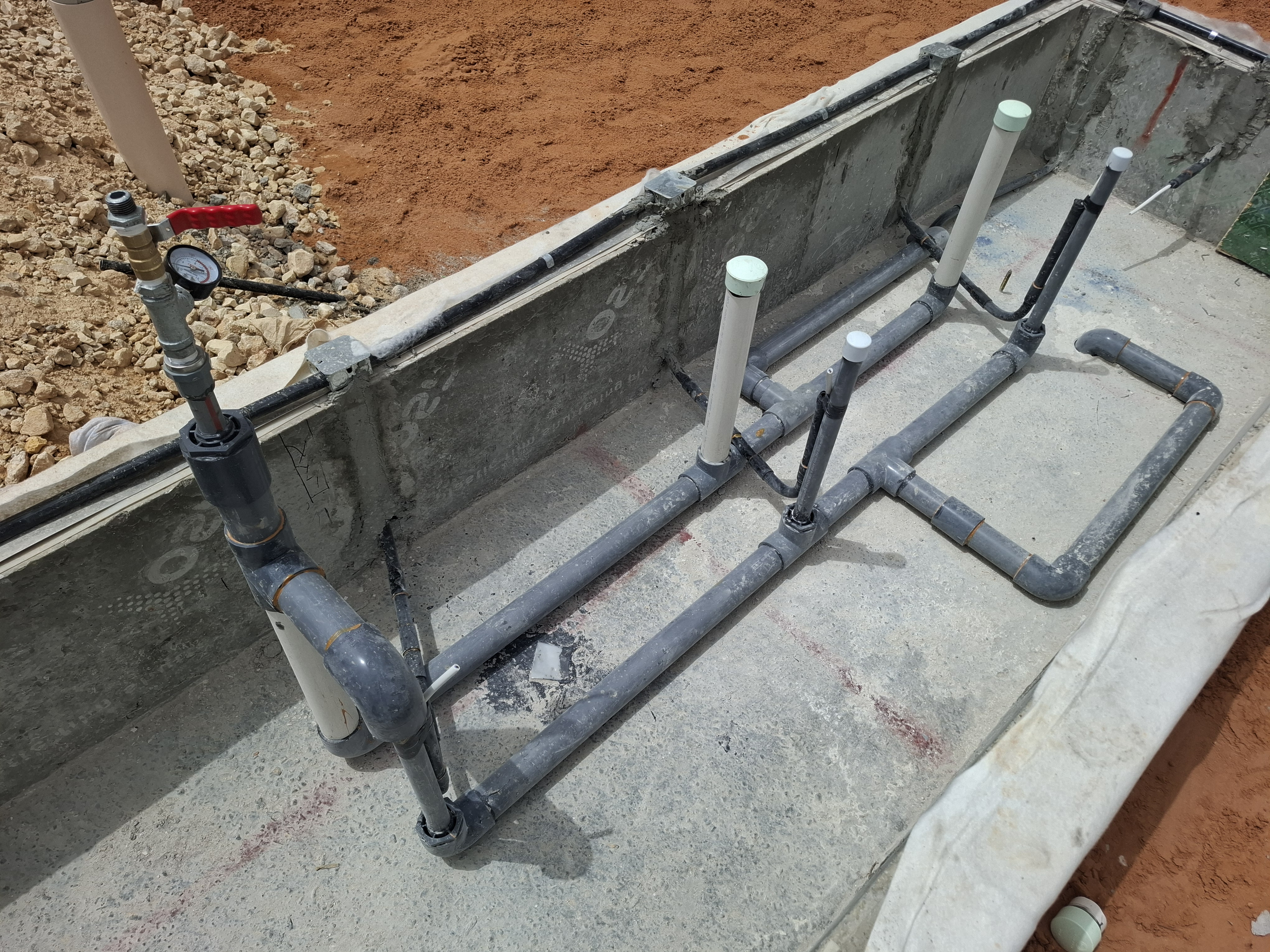 أنظمة الحقن والتعقيم الأوتوماتيكية للمسابح مع كروزا للمسابح بالرياض