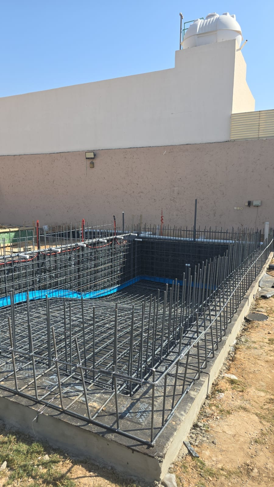 مسابح سكيمر فاخرة من كروزا للمسابح بالرياض: تصميم يجمع بين الفخامة والتقنية الحديثة