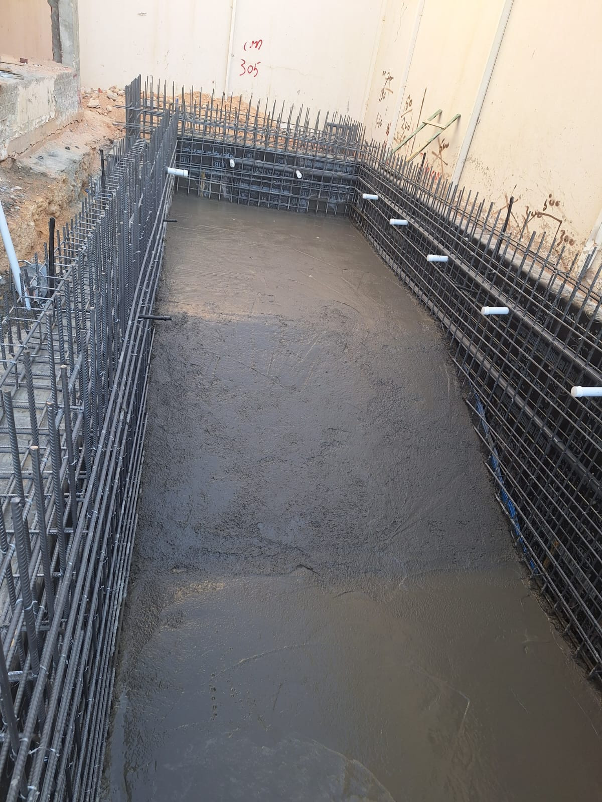 روبوت تنظيف المسابح بالرياض من كروزا للمسابح روبوت مسبح