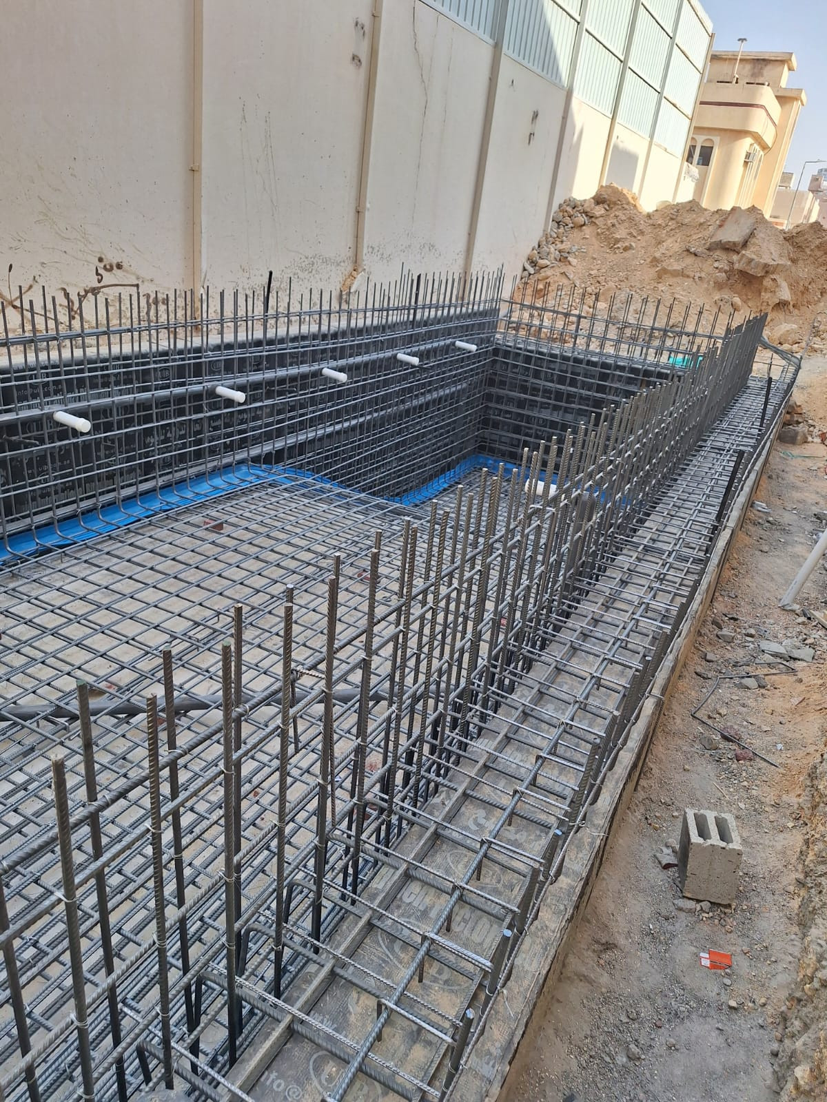 روبوت تنظيف المسابح بالرياض من كروزا للمسابح روبوت مسبح