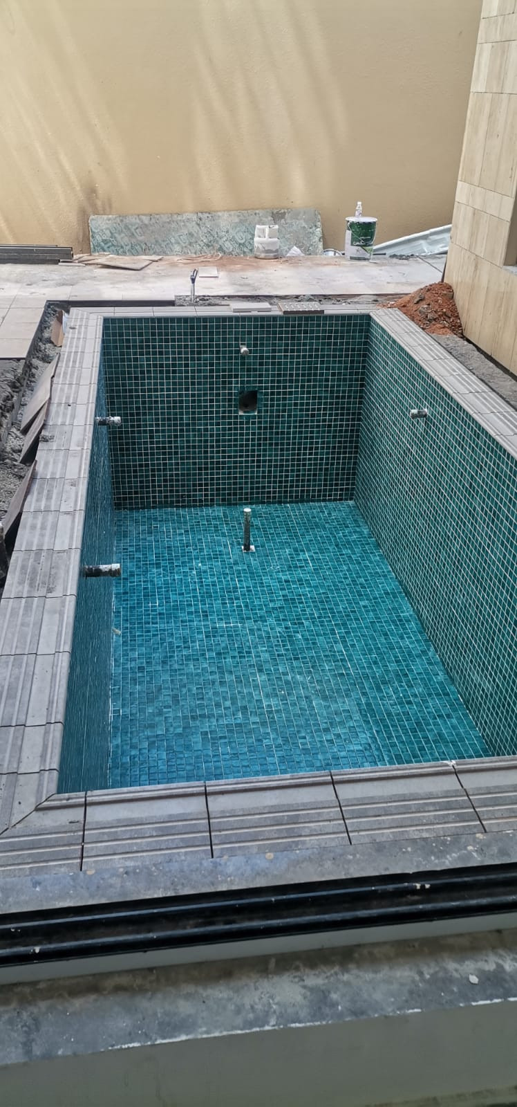 روبوت تنظيف مسبح — روبوت تنظيف المسابح بالرياض روبوت مسبح