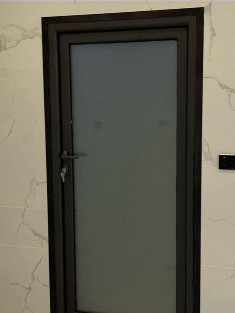 فني المنيوم تفصيل وصيانه جميع اعمال الالمنيوم