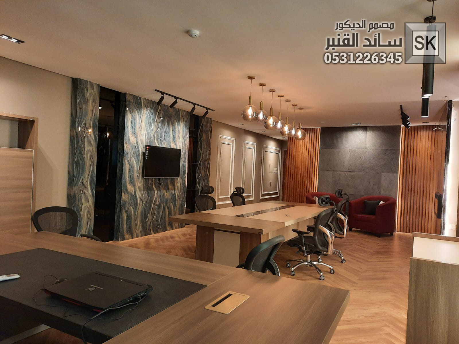 تشطيب مكتب محامات فاخر في الرياض من أعمال مصمم الديكور سائد القنبر