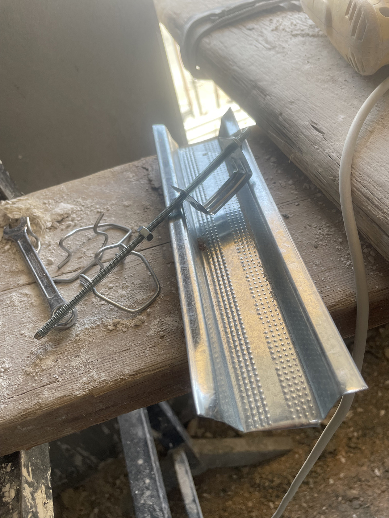 نشطيب جبس بورد أخضر  المدى 12 ملم حديد 6 ملم فيشر نحاس المتر 50 ريال شامل التصميم و الإشراف بالرياض